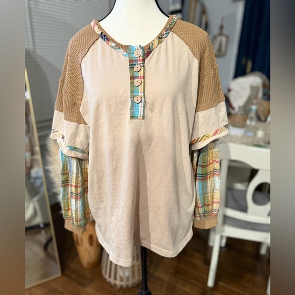 easel Tops - Easel Textured Knit Top in Tan